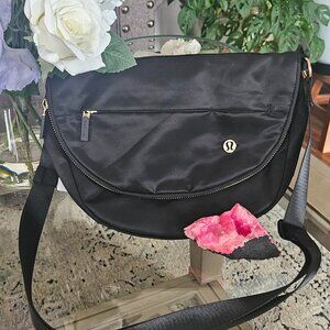 Lululemon Crossbody Bag Large 5L foldable storage bag, shoulder bag, Fanny Pack.